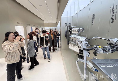 超級工廠變身硬核景區(qū),游客可打卡小米 華工科技 人形機器人創(chuàng)新中心